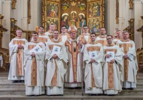Otrzymujecie zadanie i moc głoszenia zbawczego słowa Ewangelii – abp Depo do neoprezbiterów