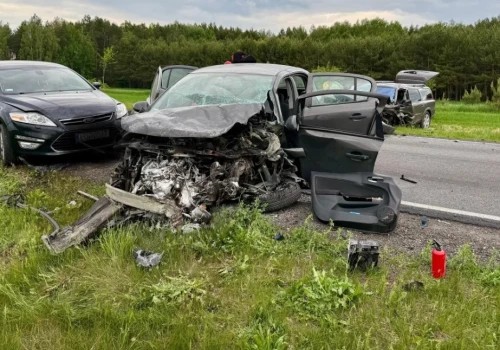Poważny wypadek na DK-63 w gminie Łuków. Zderzyły się trzy samochody