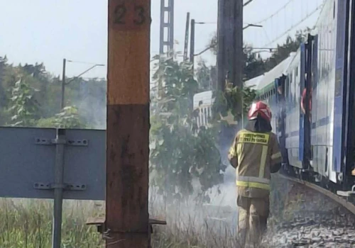 Ewakuacja pasażerów PKP Intercity. Groźny pożar na linii kolejowej