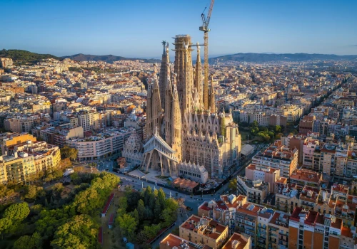 Kolory, gwar i tapas do wieczora 🍽️🤩 City break w Barcelonie za 859 PLN 🤯 Loty w terminie z weekendem i hotel w centrum ✨