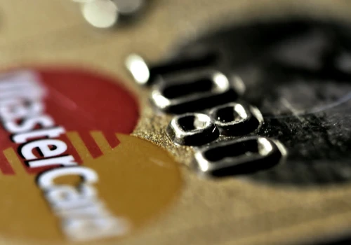 Mastercard zrealizował pierwsze transakcje agentowe w Polsce z mBankiem, Pekao i UniCredit