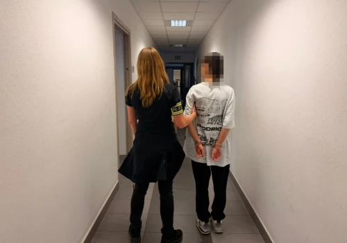 Zatrzymani za kradzieże rozbójnicze na kierowcach przewozów „na aplikację”