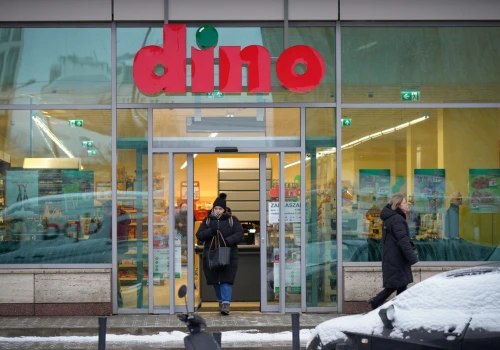 Protest pod siedzibą Dino. Takiego kryzysu Tomasz Biernacki nie miał. „Nie ma zgody na wyciskanie pracowników do sucha za biedną pensję!”