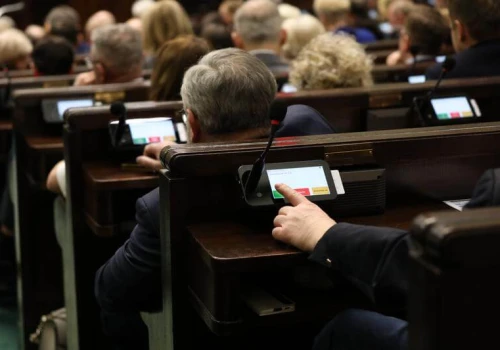 Rząd ugiął się pod presją banków? Prace nad kluczową ustawą wstrzymane po słowach o „banksterce”