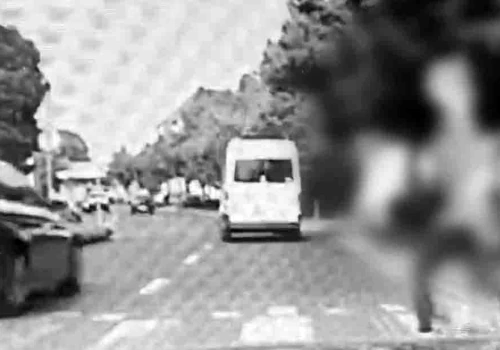 Świebodzin. Wyprzedził radiowóz przed przejściem dla pieszych (FILM)