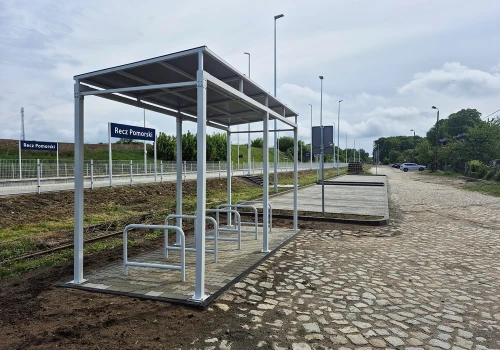 PLK: Nowe parkingi przy przystankach kolejowych w Kołobrzegu i Reczu