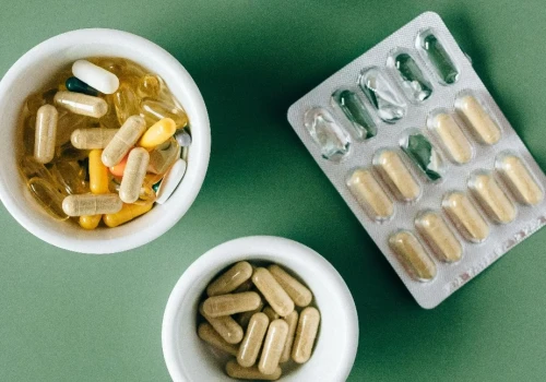 GIS wycofuje suplementy diety z THC. W popularnych produktach wykryto substancję psychoaktywną