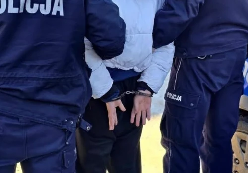 Ukrywał się przed policją, Kryminalni z Ząbkowic Śl. zatrzymali go w zaskakującym momencie