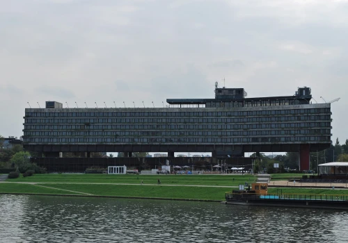 Hotel Forum zabytkiem? Ministerstwo Kultury uchyliło decyzję małopolskiego konserwatora