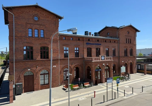 Renesans kolei: zabytkowy podwrocławski dworzec jest już jak nowy