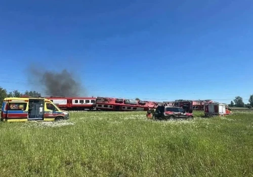 Tragiczny wypadek w Wielkopolsce. Jedna osoba nie żyje, kilkanaście zostało rannych