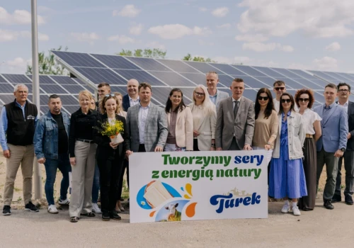 Mleczarnia Turek otwiera farmę fotowoltaiczną i sieje łąkę kwietną w Światowym Dniu Różnorodności Biologicznej