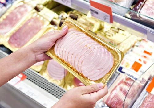 Eksperci przebadali szynki z supermarketów. Tanie marki wypadły najlepiej