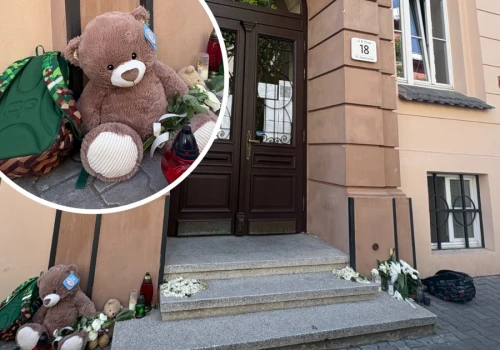 Tragedia w Krakowie. 12-letnia Ela nie żyje. Przed szkołą nastolatki ktoś położył te rzeczy