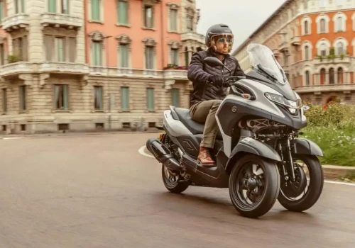 Wolałabym mniej ekranów, więcej takich rozwiązań. Yamaha stawia na bezpieczeństwo