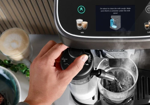 Ten ekspres Delonghi jest teraz tani. Obniżka 500 zł, a robi 18 napojów z zimnymi