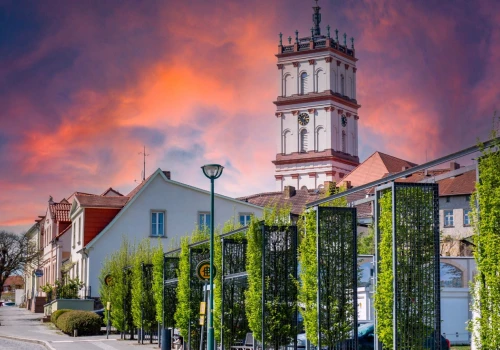 Coraz więcej turystów omija stolice dla tego miasta. Powód widać już z góry