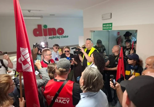 Przynieśli dla Biernackiego siatkę buraków. Wymowne?