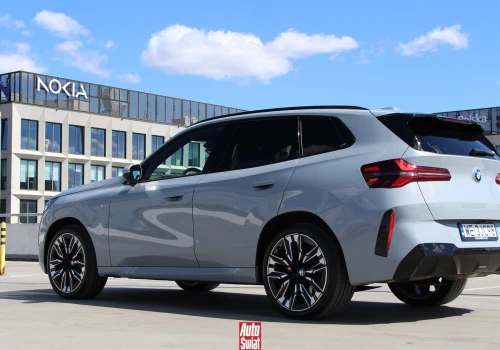 Jeździłem nowym BMW X3 z trzylitrowym dieslem. Jedna rzecz nie pasuje do klasy premium