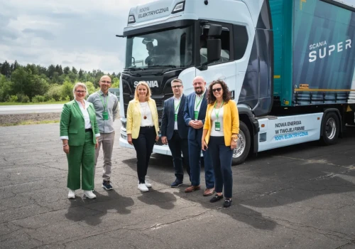 Volkswagen z zielonym transportem