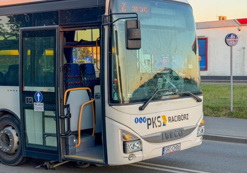 Wypadek na Rybnickiej. Oficjalny komunikat policji - poszkodowana była na przejściu dla pieszych