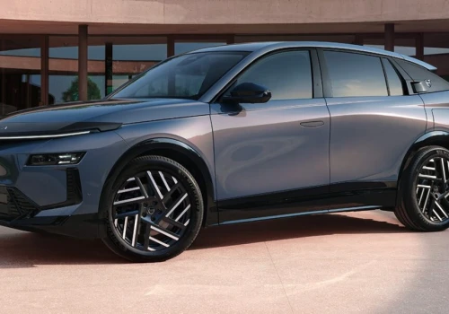 Oto nowa Lancia Gamma. Platforma STLA Medium, czyli siostra Peugeota E-3008
