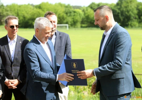 Umowa podpisana. Rusza budowa Ośrodka Szkolenia Piłkarskiego w Olsztynie. „Wielu mówiło, że to się nie wydarzy”