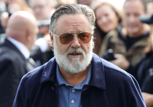 RUSSELL CROWE (znów) w ogniu krytyki za zachowanie wobec fanów. Czy słusznie…?