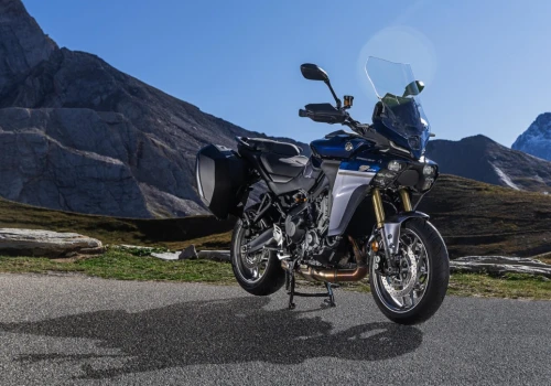 Motocykle jeszcze bardziej samodzielne. Yamaha nauczy tempomat hamowania silnikiem i zmiany biegów