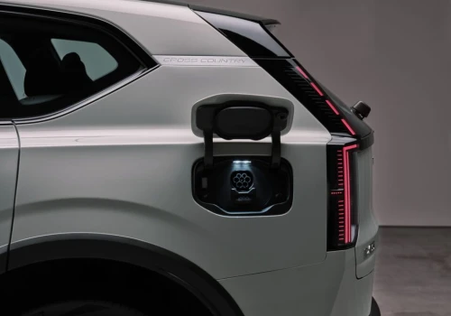 Volvo twierdzi, że „lęk przed hot-dogami” zastąpił „strach przed  zasięgiem”. Nowe elektryki za szybko się ładują