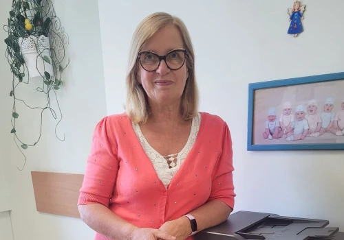 „Kiedy śmieje się dziecko, śmieje się cały świat”. Rozmowa z Lidią Starzyk o rodzinach zastępczych, które zmieniają dziecięce losy i nie tylko