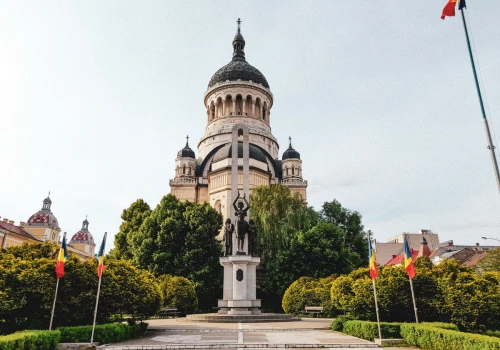 Spędź wakacje w jednym z najbardziej nieodkrytych krajów Europy 😮 Loty PLL LOT już od 356 PLN