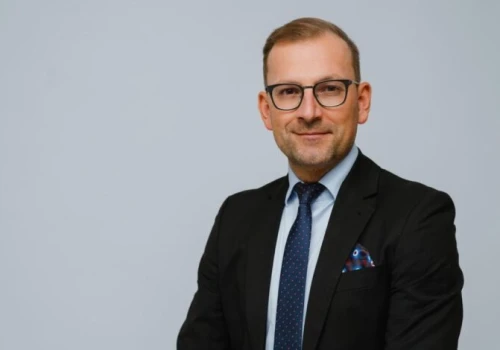 Mieszkaniec Piotrkowa na czele kolejowej spółki. Radosław Groblewski prezesem WARS S.A. na kolejną kadencję