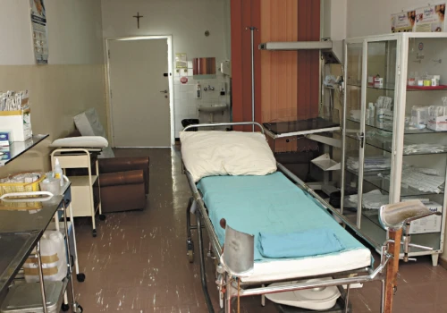 Kto nas będzie leczył? Szpitale zaczynają odnotowywać straty