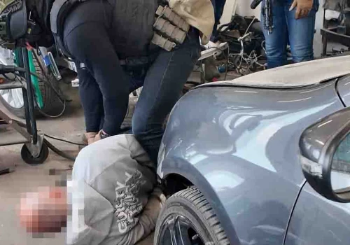 Podali się za policjantów, porwali 41-latka i zrabowali 280 tys. zł  