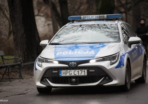 Służby na kolizyjnym. Pojazdy policji, ITD i skarbówki zderzyły się w Warszawie