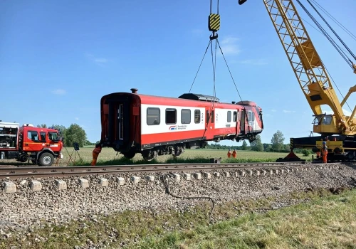 Trwa naprawa linii Poznań – Piła po wypadku. Kiedy wróci ruch?