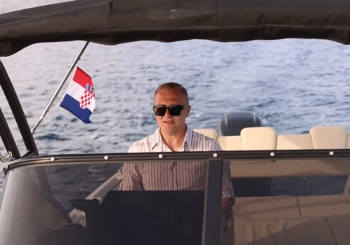 Szymon Jankowski i nowość „Ta jedyna” podbija YouTube