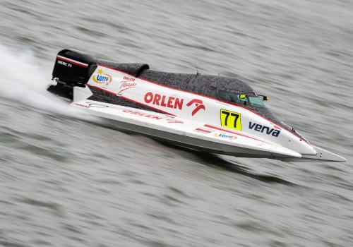 Ruszamy nad wodę! Start sezonu 2026 F1H2O z Bartkiem Marszałkiem na żywo w Motowizji