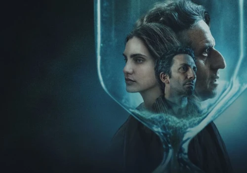Bliscy Luciany umierają jeden po drugim — a jedyne wyjaśnienie prowadzi do jej szefa pisarza: świetny thriller ukryty na Netflix