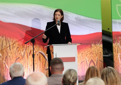 „Piątka dla zwierząt” wraca jak bumerang. PiS tłumaczy się rolnikom
