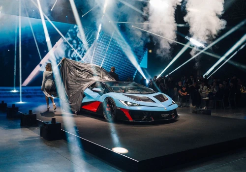 Tylko 15 sztuk i 1080 KM bez dachu. Lamborghini Fenomeno Roadster właśnie ujrzał światło dzienne