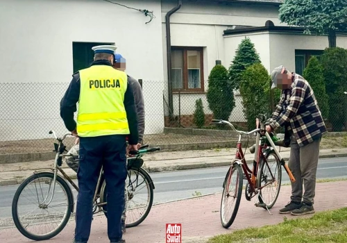 Policjant prosił. I tak pojechali. Po 2500 zł za rower i promile. A prawko?