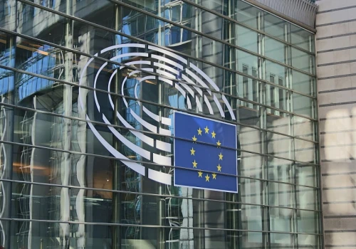 UE szykuje nowe regulacje dla Big Techów. Chodzi o chmurę, AI i satelity