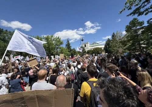 „3%. na naukę, 100% dla Polski”. Manifestacja środowiska akademickiego przed Sejmem. „Prawdopodobnie największy protest szkolnictwa wyższego w III RP”