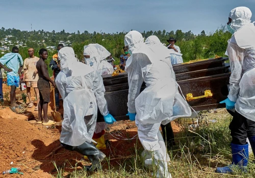 Ebola zbiera żniwo. Uganda zamyka granicę z Kongiem. WHO: Żaden kraj nie powinien