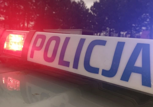 Poważny wypadek w Bratkowicach. Czołowe zderzenie dwóch aut, 3 osoby ranne