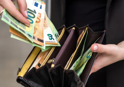 Będą nowe limity płatności gotówkowych w UE. Polska chce złagodzić przepisy