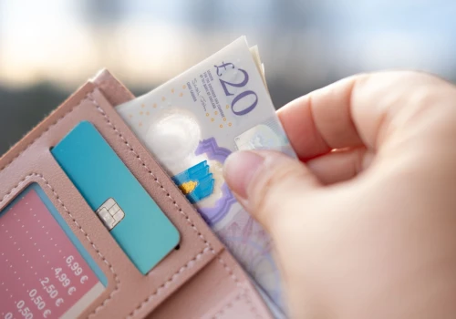 UK: od 2027 r. mniejszy limit wpłat do Cash ISA. Co to oznacza dla oszczędzających?