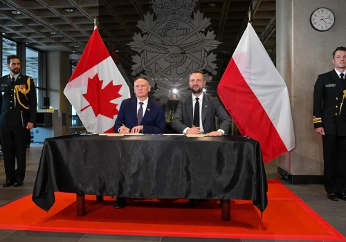 NATO. Kanada. Szef MON rozmawiał z ministrem obrony Davidem J. McGuinty. „Będziemy sprzedawać polski sprzęt”
